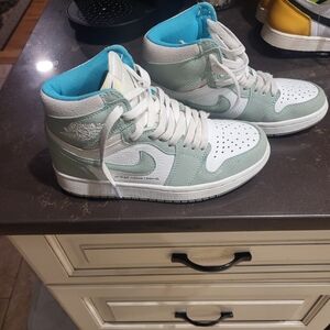 Jordan 1 Retro High OG Turbo Green Sneakers